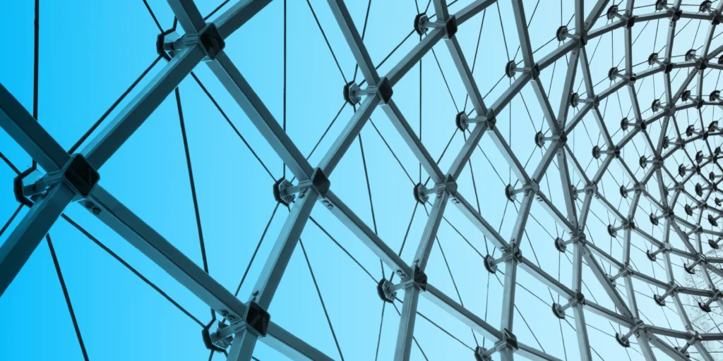 Interior glass structural support in organic pattern